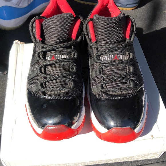 Air Jordan 11 Retro low breads - Picture 4 of 5